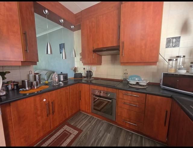 2 BEDROOM TOWNHOUSE FOR SALE IN VANDERBIJLPARK CE 2
